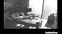 Офисная шлюшка шпилит босса на секретном секс-видео