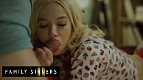 Sexy (Kenzie Reeves) übernimmt die Kontrolle über ihre Stiefbrüder (Nathan Bronson) Big Cock - Family Sinners