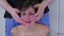 Esclava BDSM follada en la cara