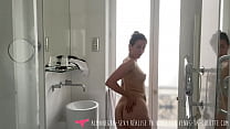 Vends-ta-culotte-セクシーな入れ墨の若いフランス人女性がシャワーで自分を愛撫します-almanegra-sexy