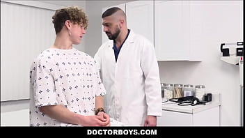 Straight Boy baisée par un médecin lors d'une visite de routine - Felix Fox, Marco Napoli