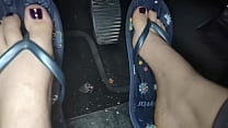 Nicoletta's adorable little feet in flip-flops press on the pedals and orgasm hairy pussy in the car