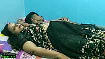Heiße indische Stiefschwester wird um Mitternacht von Junior gefickt!! Echter heißer Desi-Sex