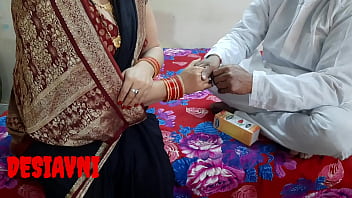 ヒンディー語の音声ロールプレイで低インドのxxxビデオで父親による新たに結婚したavniハードファック