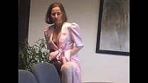 Kutasia entrevista em vestido rosa