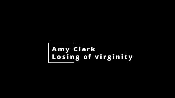 Amy Clark obtient une défloration hardcore