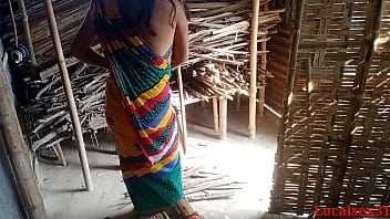 彼氏と屋外でデジインドの村のbhabiファック（Localsex31による公式ビデオ）
