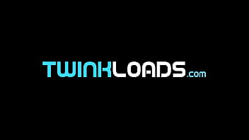 TwinkLoad - Inversão de papéis: sexy galã Johnny Ford sem sela por twink