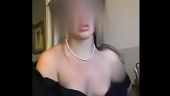 Скрытая камера застукала ее за мастурбацией