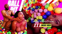 Imani Seduction baisée dans un pilori à balles - BALL PIT MUSIC VIDEO