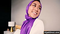 Młoda arabka w hidżabie rucha się bez pozwolenia rodziców