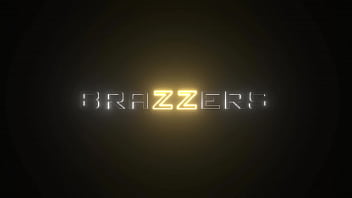Sirotez et peignez et sucez une bite - Robbin Banx, MJFresh / Brazzers / vidéo complète www.brazzers.promo/67