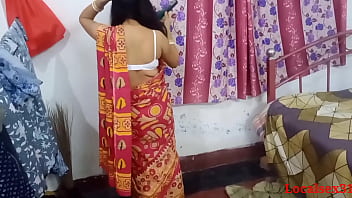 Red Saree Boudi Sex mit Ehemann kaum im Hundestil (offizielles Video von Localsex31)