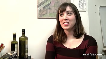 Une étudiante amateur des États-Unis se masturbe avec un gode