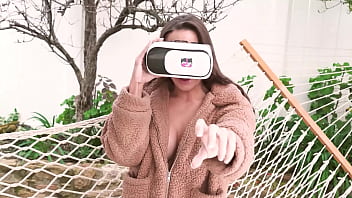 VR Conk Lacey London como Sexy Catwoman geme por um pouco de leite