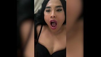 Сексуальная азиатка-транс Элли Харт заглатывает и скачет на большом члене Андре Стоуна