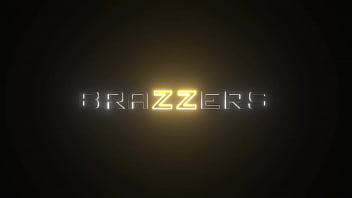 Sneaking Into The Shower - Lauren Pixie / Brazzers / полный стрим с www.brazzers.promo/into