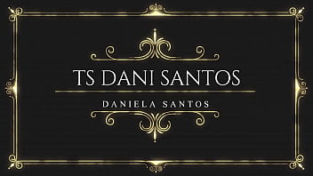 Смотри, Даниэла Сантос получает визит от своего одаренного друга Била в ее доме, и все заканчивается сильным и горячим сексом. Цданисантос