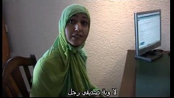 Marokkanische Schlampe Jamila versucht Lesbensex mit niederländischem Mädchen (arabischer Untertitel)