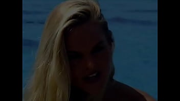 Катя занимается сексом под водой в тропических водах возле Бора-Бора