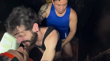 Donner le cul à deux hommes dans la cabine - C/ Maldonato Gp & Social Sem Camisa - Vidéo complète sur XVideos RED