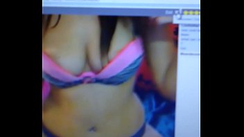 Sexy babe playing on cam