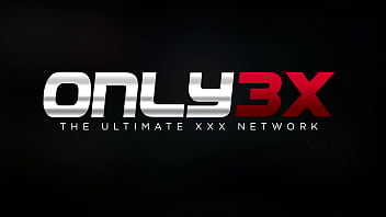 Only3x (Only3X Network) te trae - Andy San Dimas en traje de cuero pervertido llenando ambos agujeros con una gran polla - 10