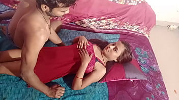 La migliore moglie di casa indiana in assoluto con grandi tette fa sesso sporco con il marito - Full Desi Hindi Audio