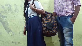 Une étudiante indienne s'est mal comportée avec son professeur Mumbai Ashu