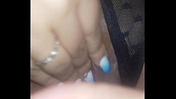 Un ami a fait jouir ma femme en lui enfonçant les doigts.