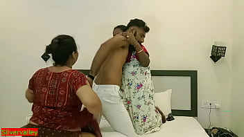 Indische bengalische Hausfrau und ihre Schwester heißer Amateur-Dreier-Sex! Mit Dirty-Audio