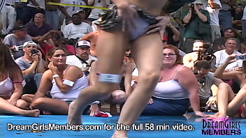 Amateure nackt alles im Wettbewerb bei der Miss Nude