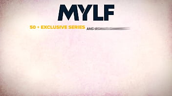 Mylf - La milf rubia tetona Vanessa Cage hace feliz al joven semental dejándolo sentir su apretado coño húmedo