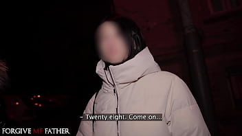 Zierliches russisches Partygirl wird vor bester Freundin hart gefickt, grober Sex, Blowjob und Gesichtsbesamung im Van