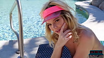 La giovane modella bionda con un culo rotondo perfetto Kylie Belle va con Playboy