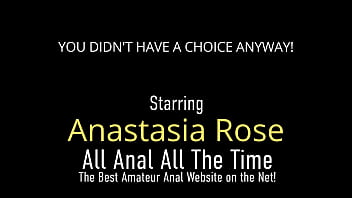「私はアナルが大好きです」と言う 19 歳のアナスタシア ローズは、お尻を犯されながら言います!