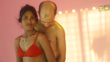 Mst Sumona et Manik Mia - Un mec en chaleur joue avec une étudiante bengali et se fait sucer les seins Nucaral Deshi Sex