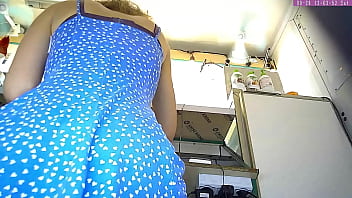 Sexy blonde girl voyer caméra upskirt au travail partie 8