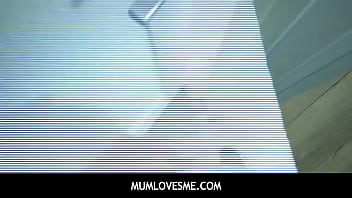 MumLovesMe - Madrastra e hijastro celebran el gran trato - Dee Williams