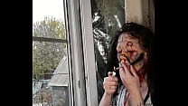 moglie fuma sigaretta trucco zombie