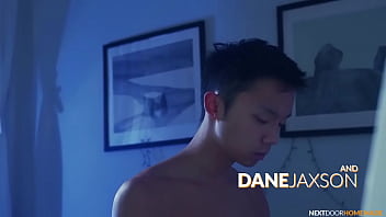 Tyler Wu et Dane Jaxson frappent la nuit avec une baise à cru