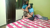 Une jeune indienne juteuse de 18 ans aime la baise hardcore avec du sperme dans la chatte