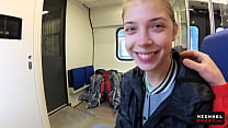 電車の中で本物の公共フェラ | MihaNika69 と MichaelFrost による POV オーラル クリームパイ