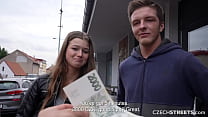 CzechStreets - Il a permis à sa petite amie de le tromper