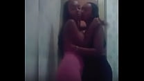 Äthiopische Lesben küssen sich