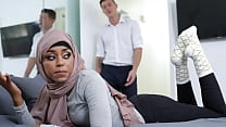 Религиозная сводная сестра-мусульманка обманом заставила своего сводного брата трахнуть киску (Milu Blaze)