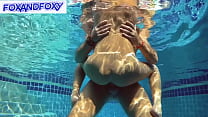 Compilação de sexo na piscina: creampie anal, gozada na bunda, gozada na piscina