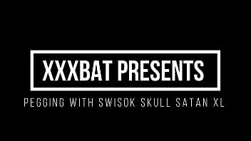attache de maîtresse xxxbat avec Swisok Skull Satan XL