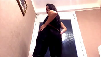 Hot milf in eathe rpants fuck pussy from behind