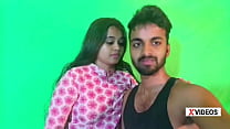Heißes indisches Paar im Stehen, Doggystyle, Hardcore-Creampie-Sex